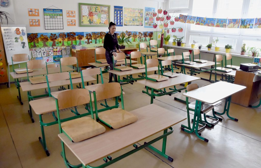 Gröhling sa hnevá na hygienikov: V niektorých zatvorených školách bolo v karanténe nula tried