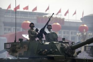 Čínski velitelia budú vedieť vojakov odpaľovať na diaľku