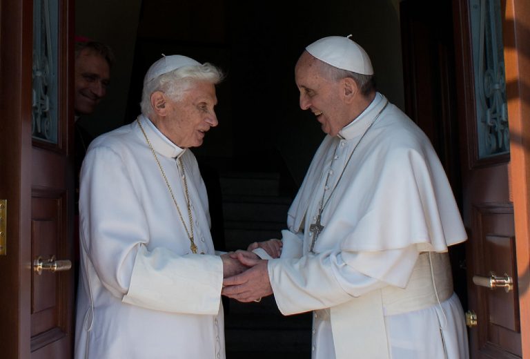 Čo František píše v novej knihe o Benediktovi XVI.