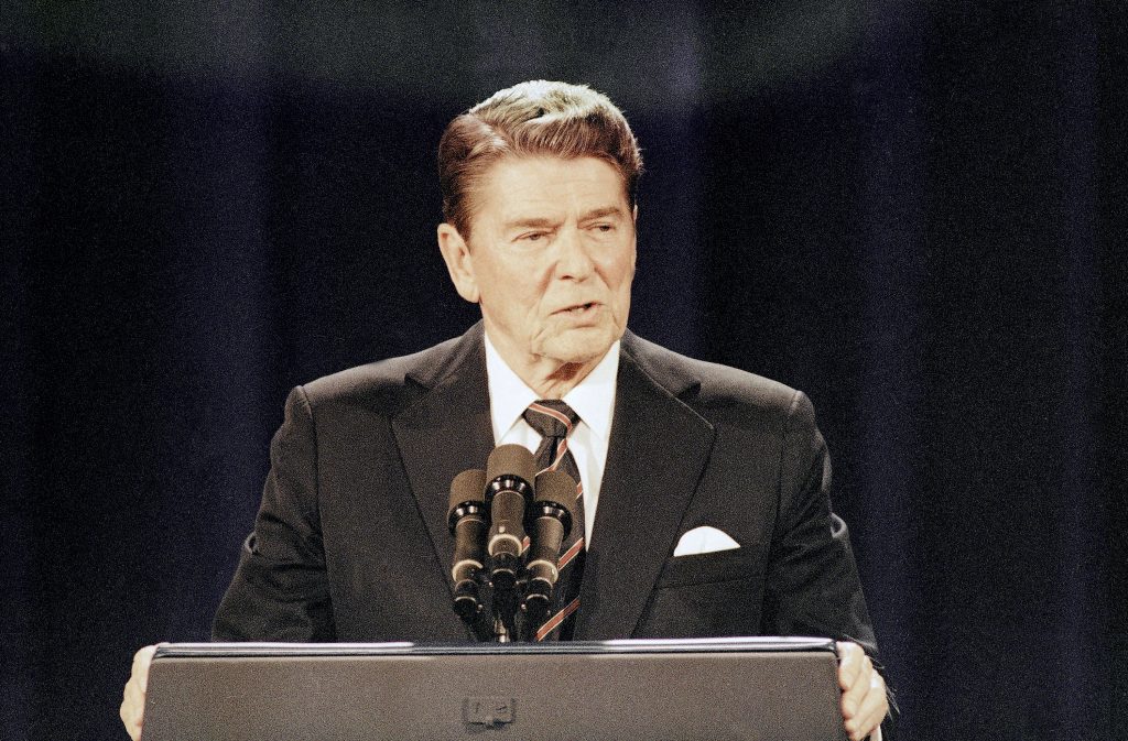 Republikánka s česko-slovenskými koreňmi nahradí starú harcovníčku. Dáva USA Reaganovmu dedičstvu zbohom?
