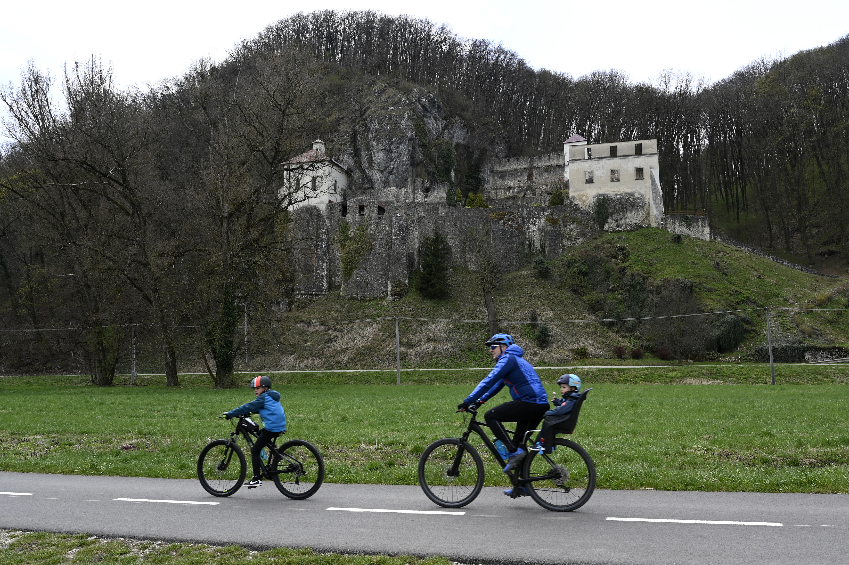 Cestujúci s čipovou kartou môžu využívať úschovne bicyklov v troch mestách zadarmo
