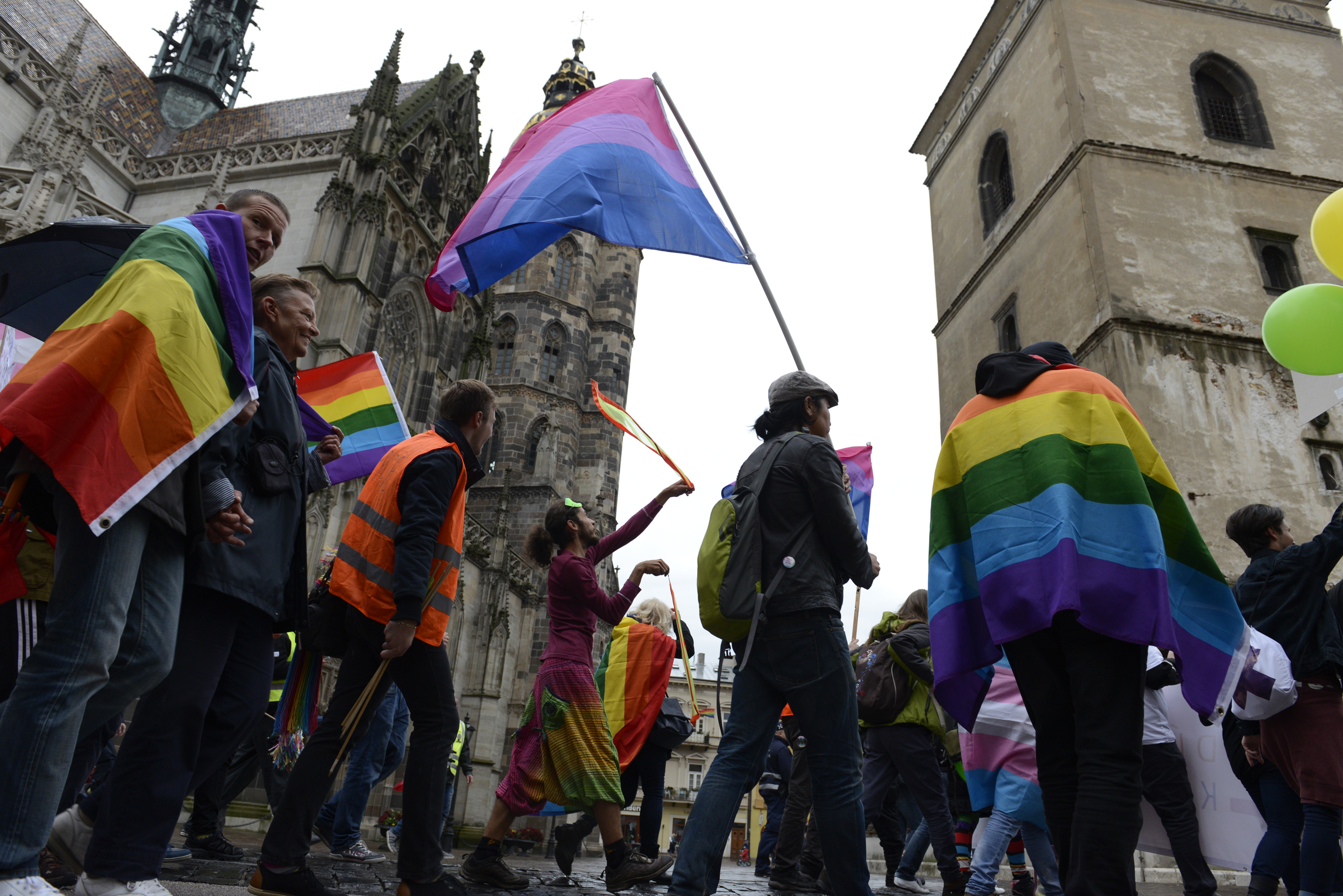 Korporácie v Amerike ustupujú od „dúhy“. O päť rokov sa hádam zbadajú aj u nás