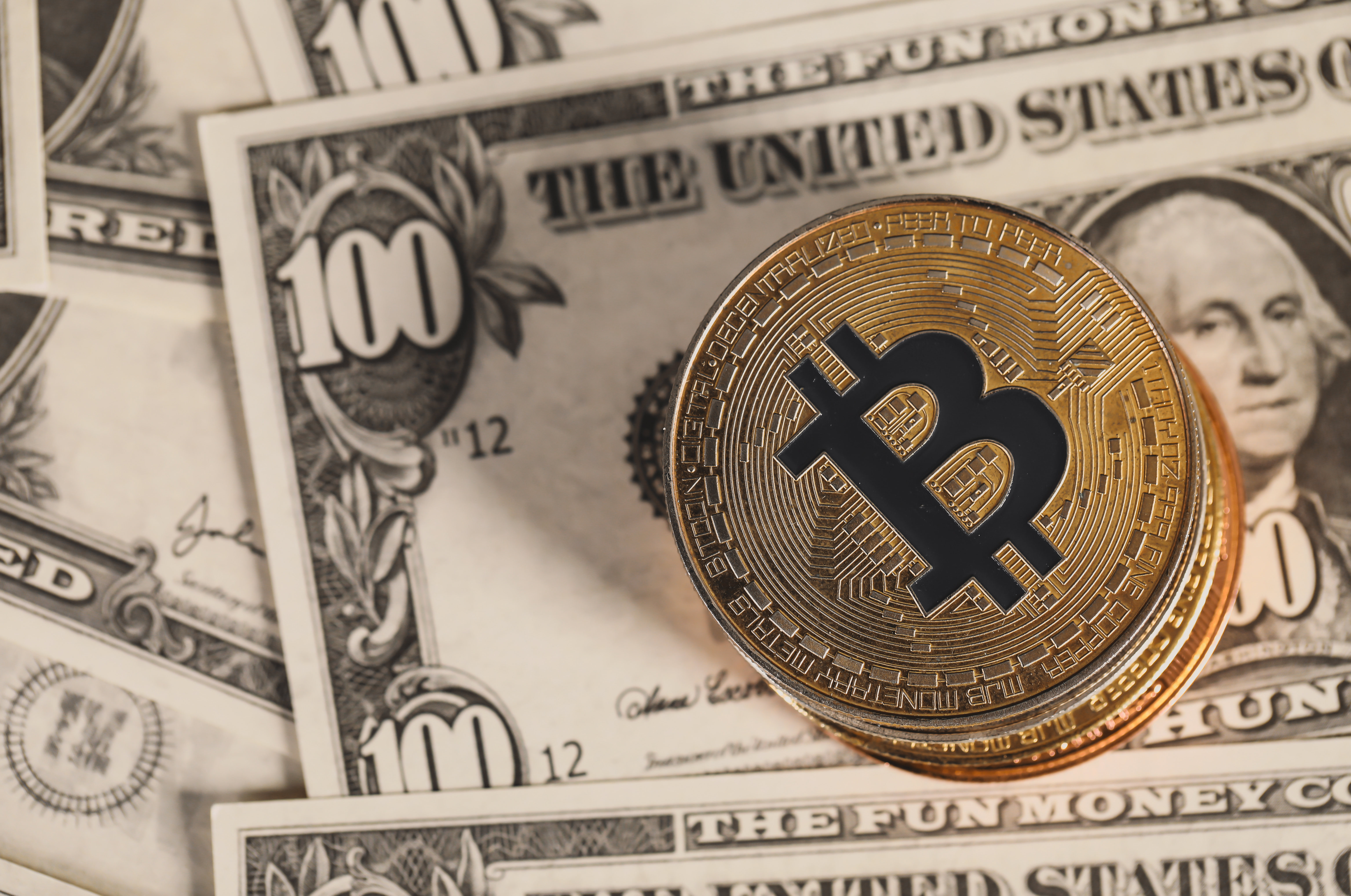 Ak chcete spoznať očakávania trhu, pozerajte na úroky, nielen na cenu bitcoinu