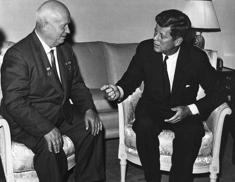 Stretnutie N. S Chruščova a J. F. Kennedyho na veľvyslanectve USA vo Viedni 3. Júna 1961. / Foto: wikimedia