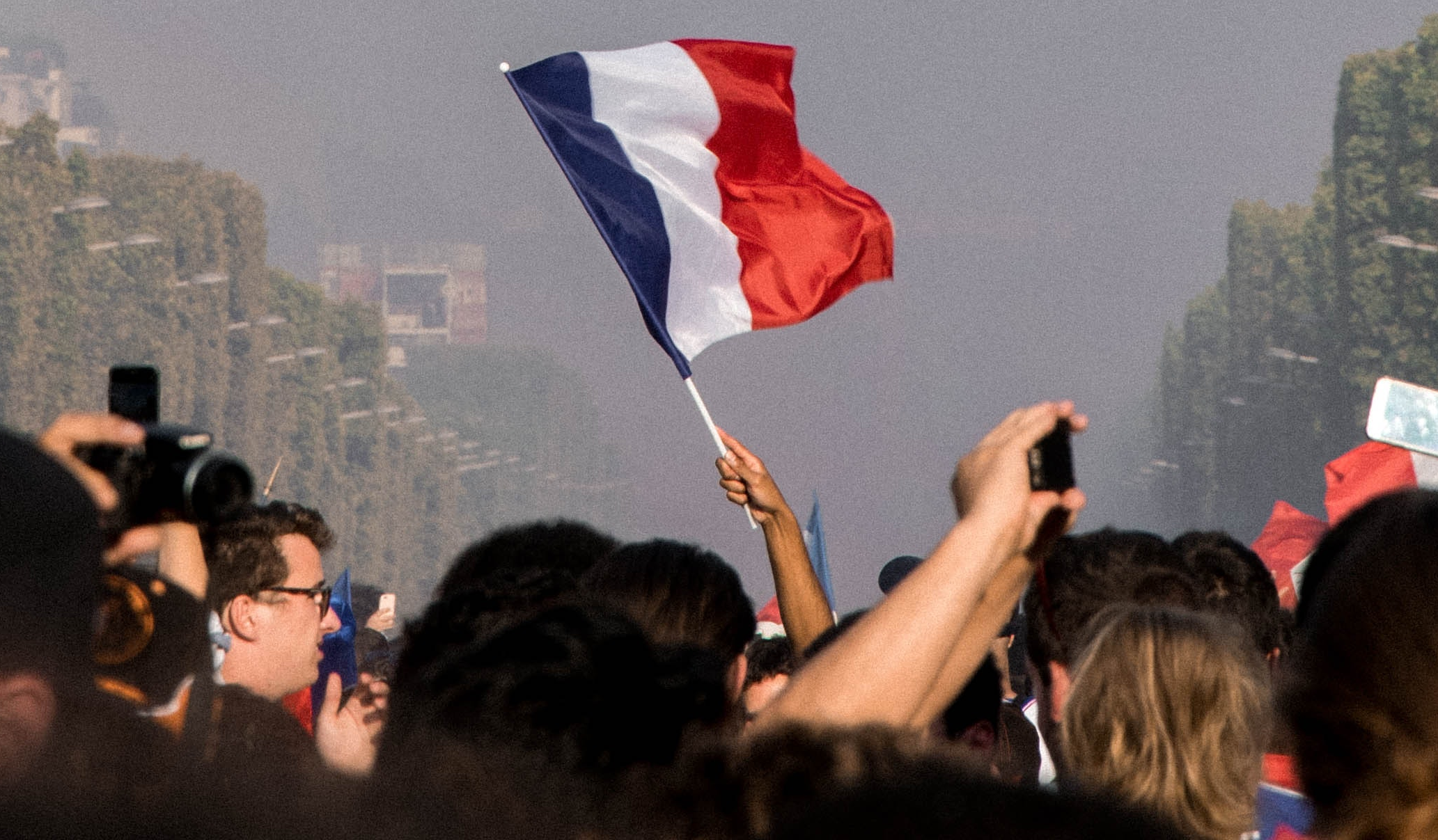 O existencii rasizmu proti belochom je presvedčených až 80 percent Francúzov