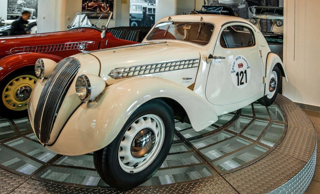 Škoda Popular z roku 1937 so športovou karosériou v múzeu v Mladej Boleslavi.
Foto - Martin Vasiľ