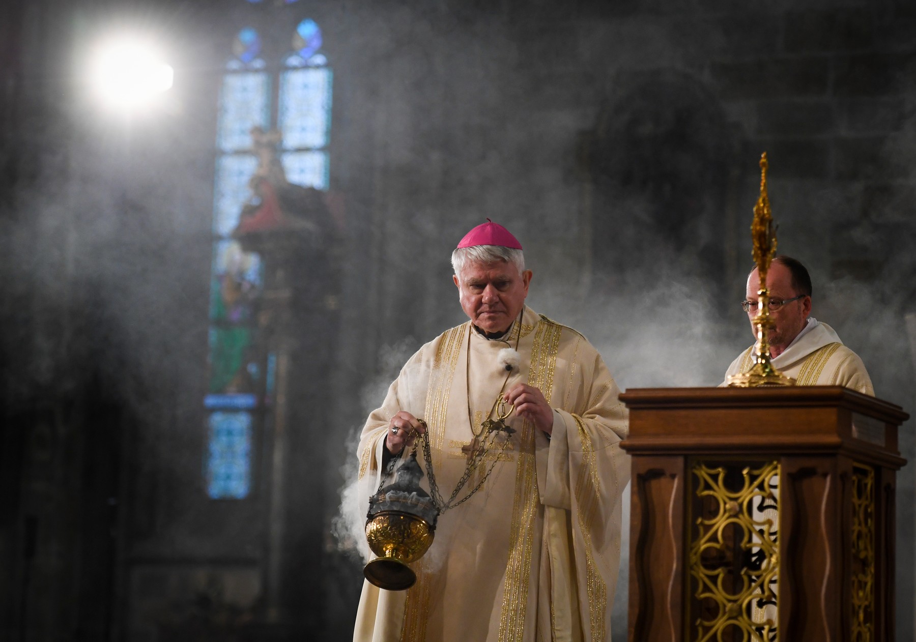 Biskup Václav Malý: Pred každým kostolom v Číne sú kamery. Režim sleduje, kto chodí do chrámov