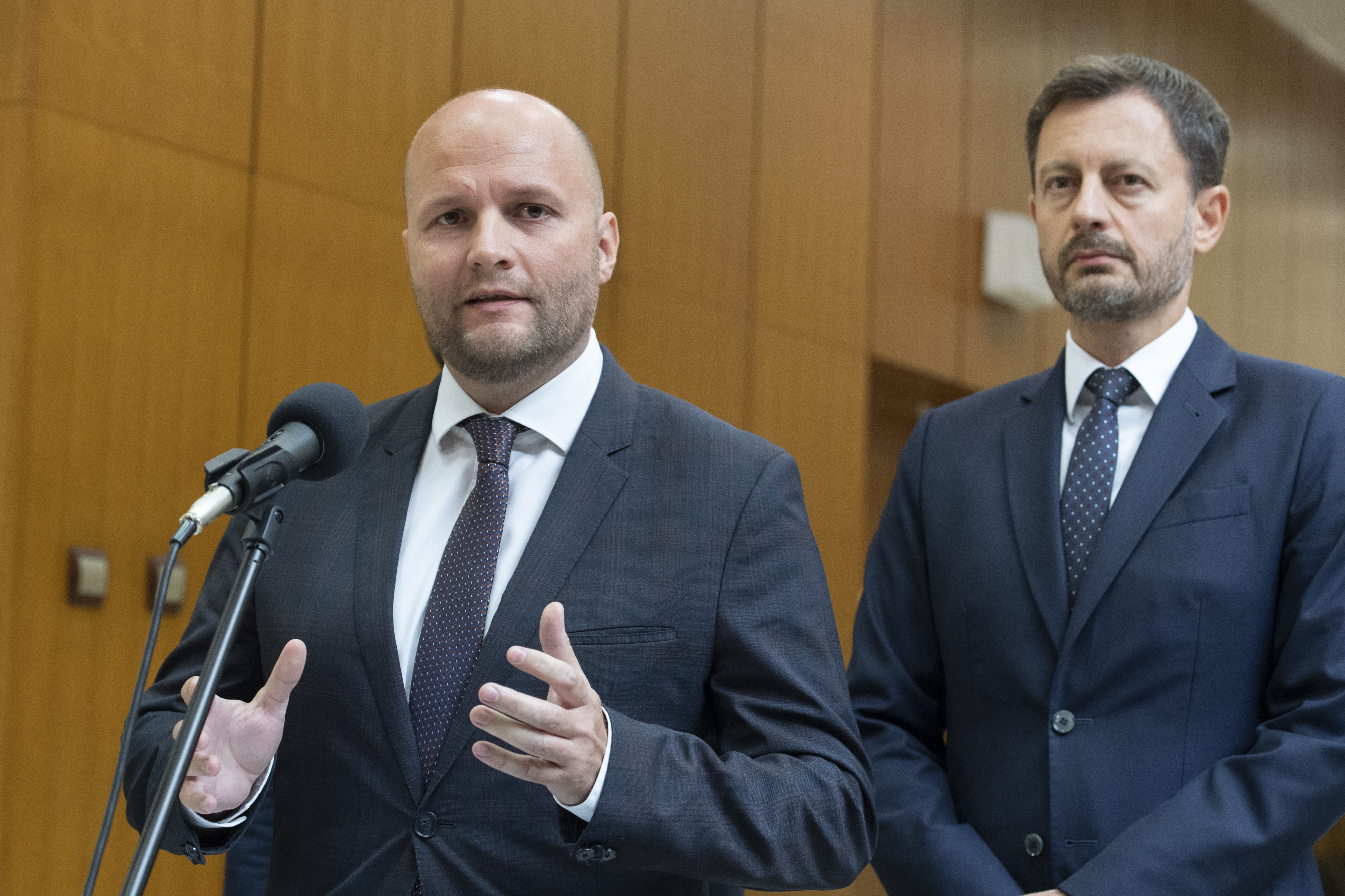 Rezort obrany podáva trestné oznámenie na Hegera a Naďa pre darovanie migov Ukrajine