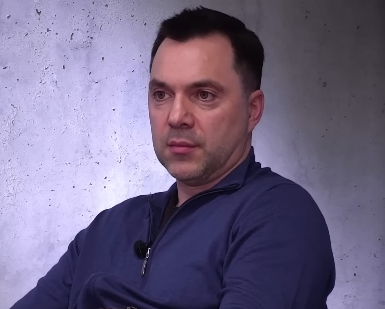 Predpovedal vojnu s Ruskom, teraz odišiel od Zelenského a varuje pred porážkou Ukrajiny. Čo všetko hovorí Arestovyč