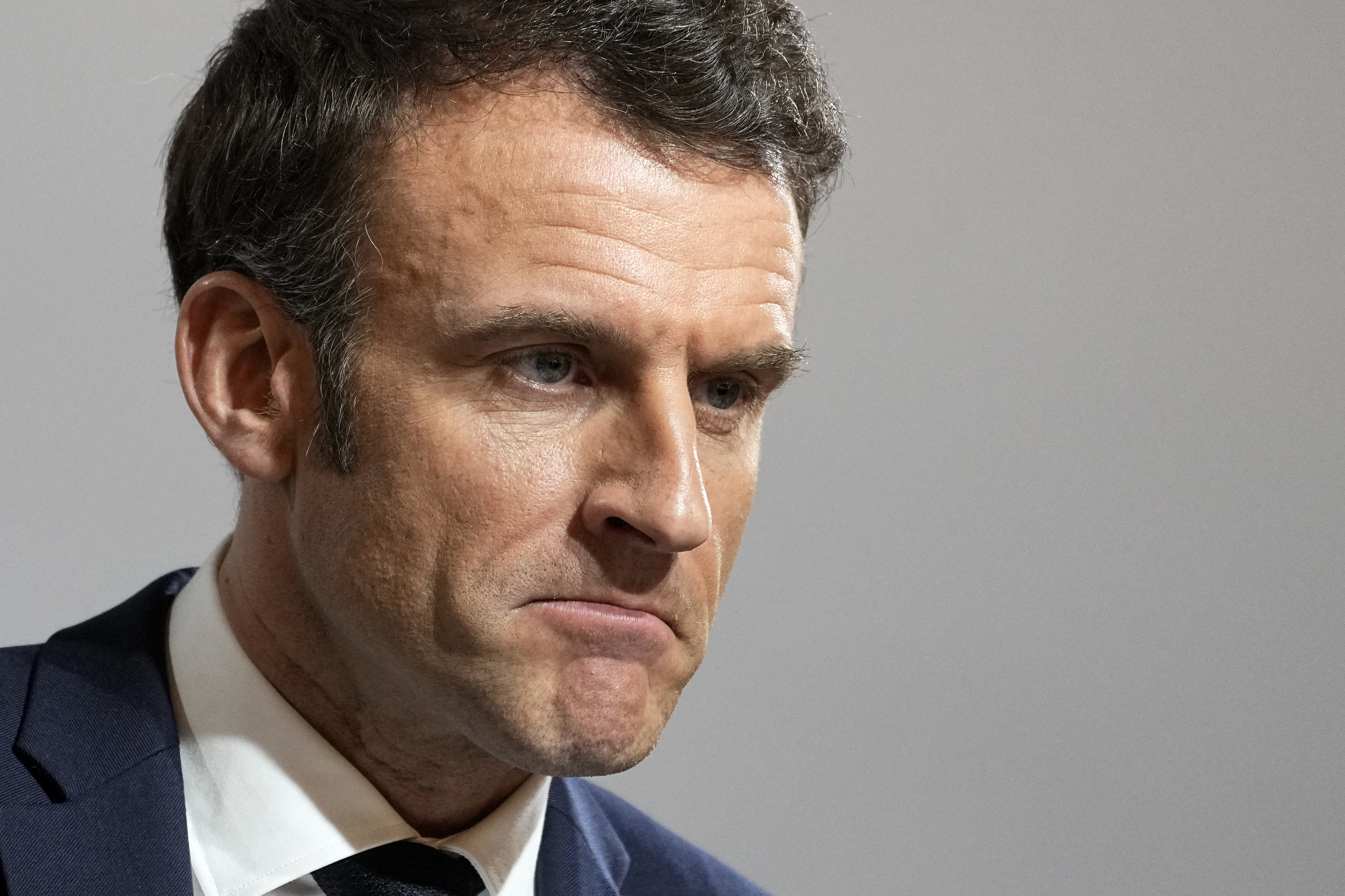 Macron: Putin urobil obrovskú chybu, keď odstúpil od obilnej dohody