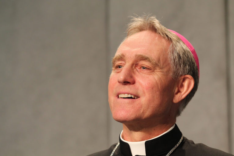 Ratzingerov extajomník: Viacerí kardináli by žili dobre, keby v roku 2013 zvolili za pápeža arcibiskupa Milána