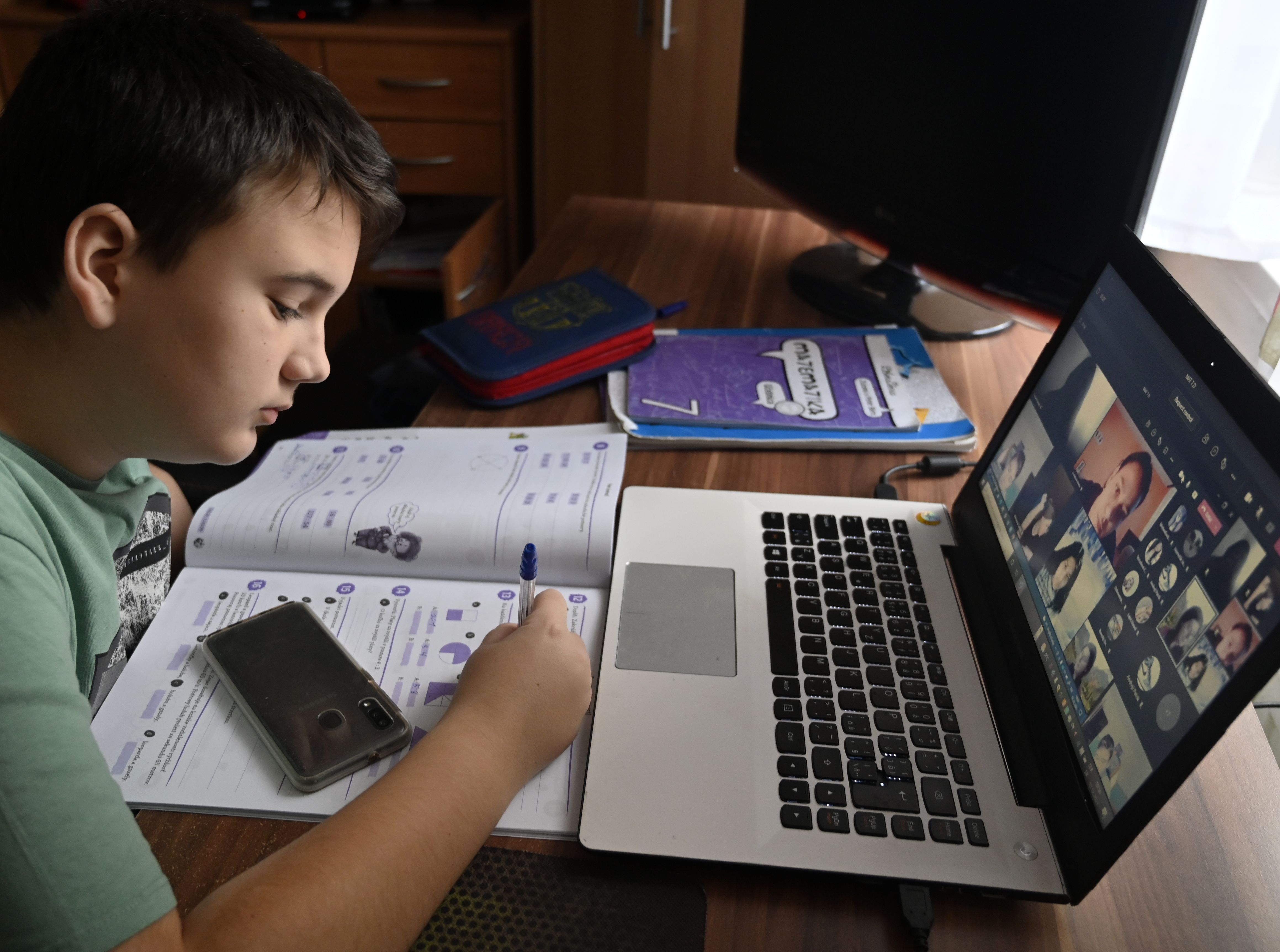 Sú 350-eurové poukážky na notebook a tablet to, čo slovenskí školáci skutočne potrebujú?