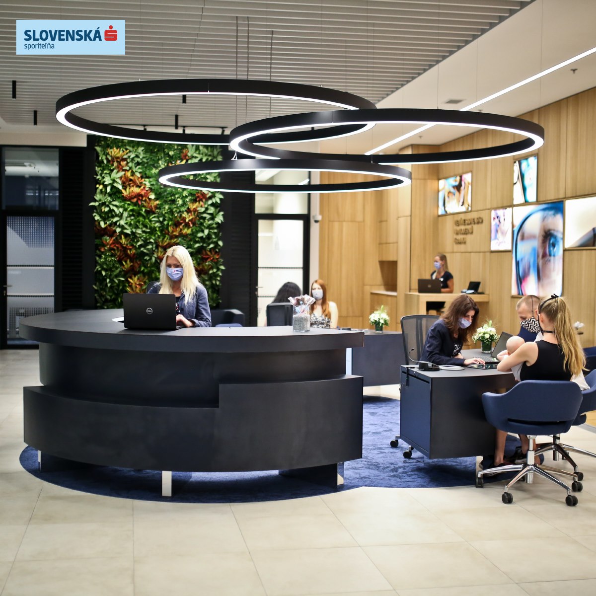 Prvý mesiac po zmene pravidiel mimoriadnych splátok úverov sa končí. Ako to funguje v praxi a oplatia sa?