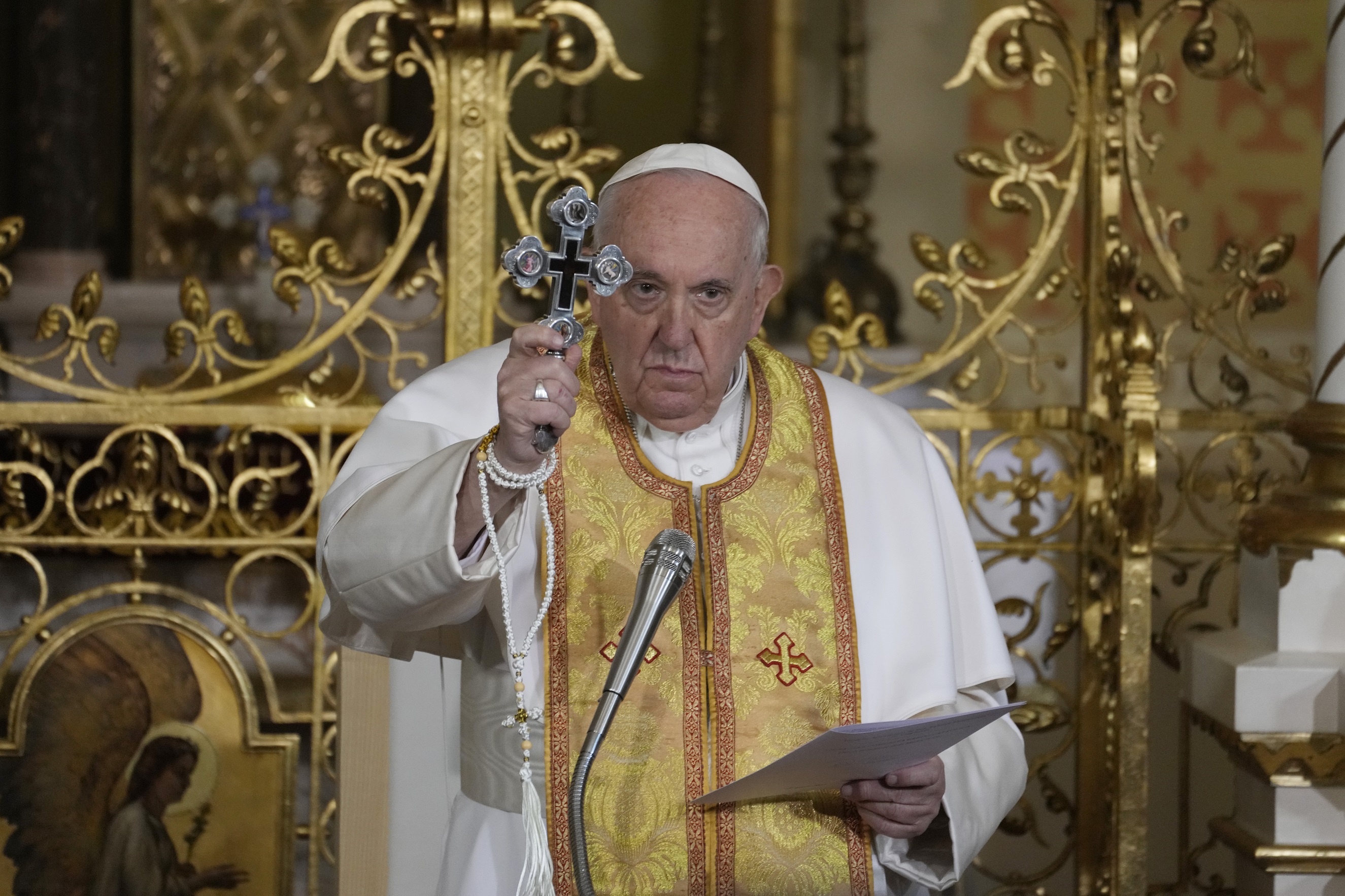 Pre sebectvo a túžbu po moci si myslíme, že zbraňami vyriešime problémy, varoval pápež František