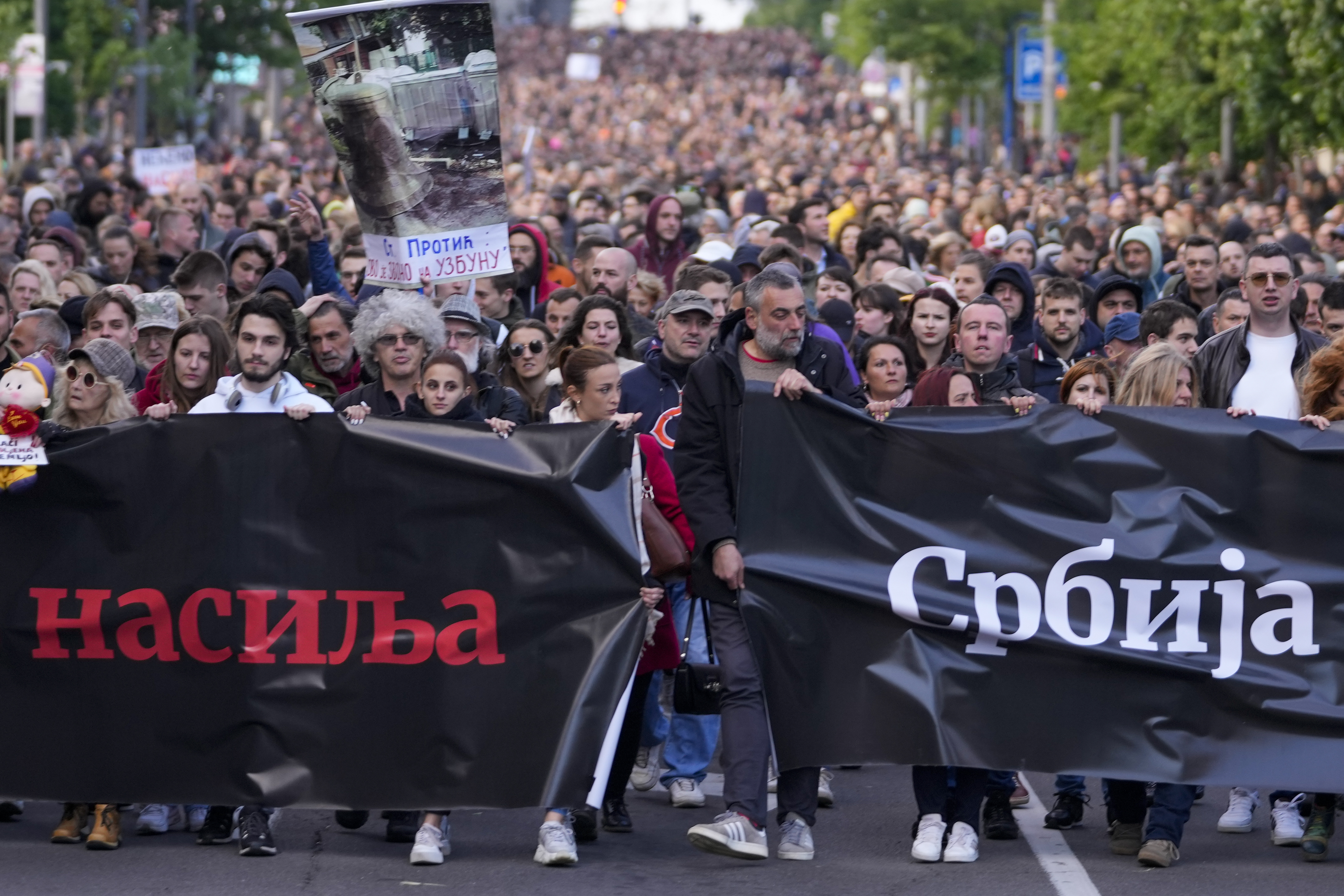 Tisíce demonštrantov v Belehrade požadujú objektívne spravodajstvo