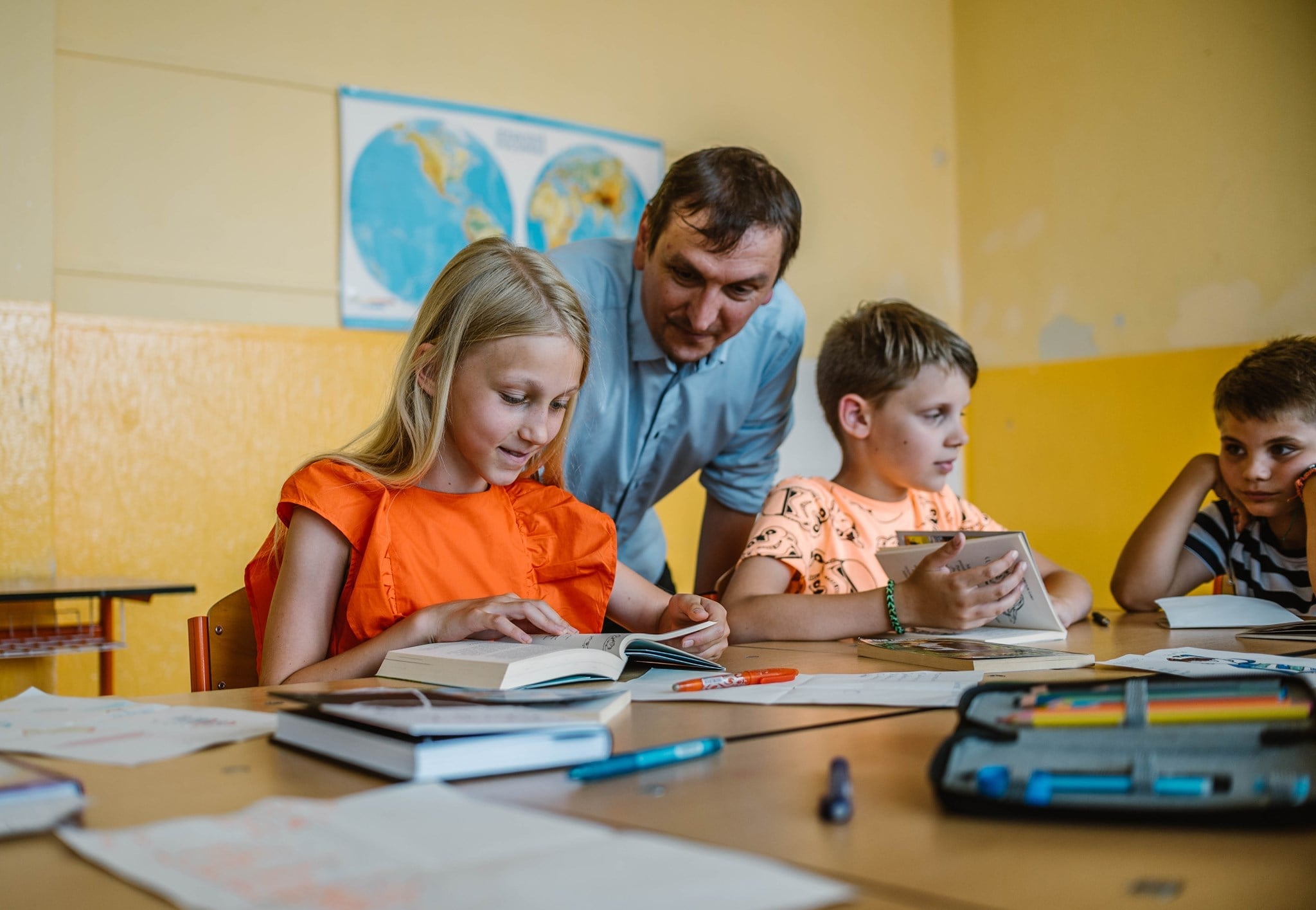 Šikana na slovenských školách jednoducho je. Ak ju niekto nechce vidieť, ubližuje deťom, hovorí Juraj Hipš