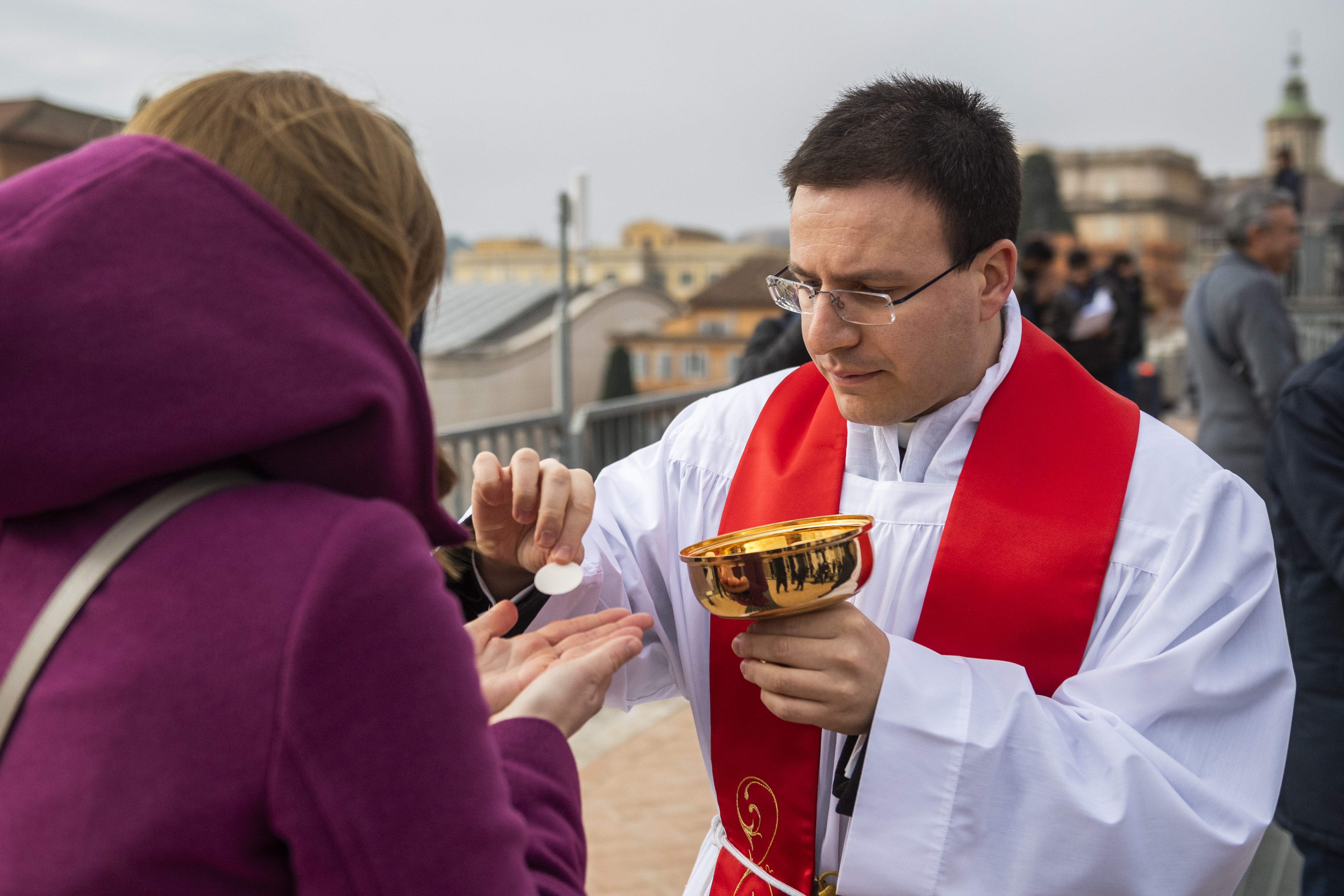 Biskup Schneider a dvojaký meter. Reakcia