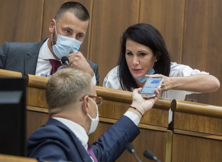 Vzácna zhoda. Na proteste boli frustrovaní ľudia, vravia koaliční aj opoziční politici