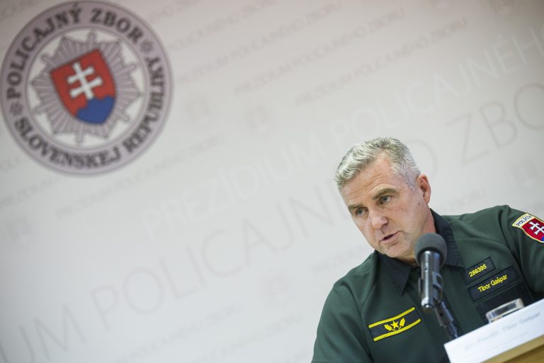 Vypočujú zatknutých policajtov, Gašparovi a ďalším hrozí väzba