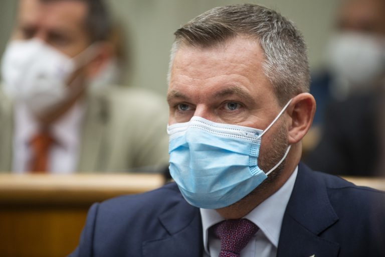 Pellegrini: Testovaním sa ochorenie nevymaže. Zodpovednosť za tento experiment nesie Matovič