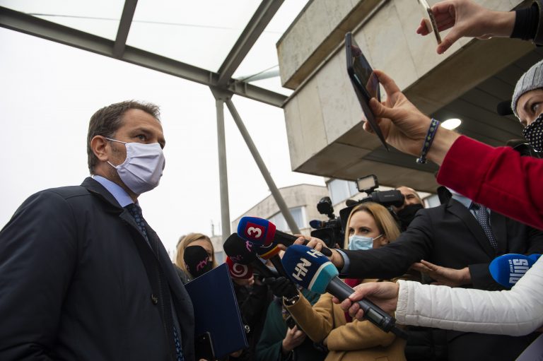 Testovať by mali podľa premiéra reštaurácie a fitká