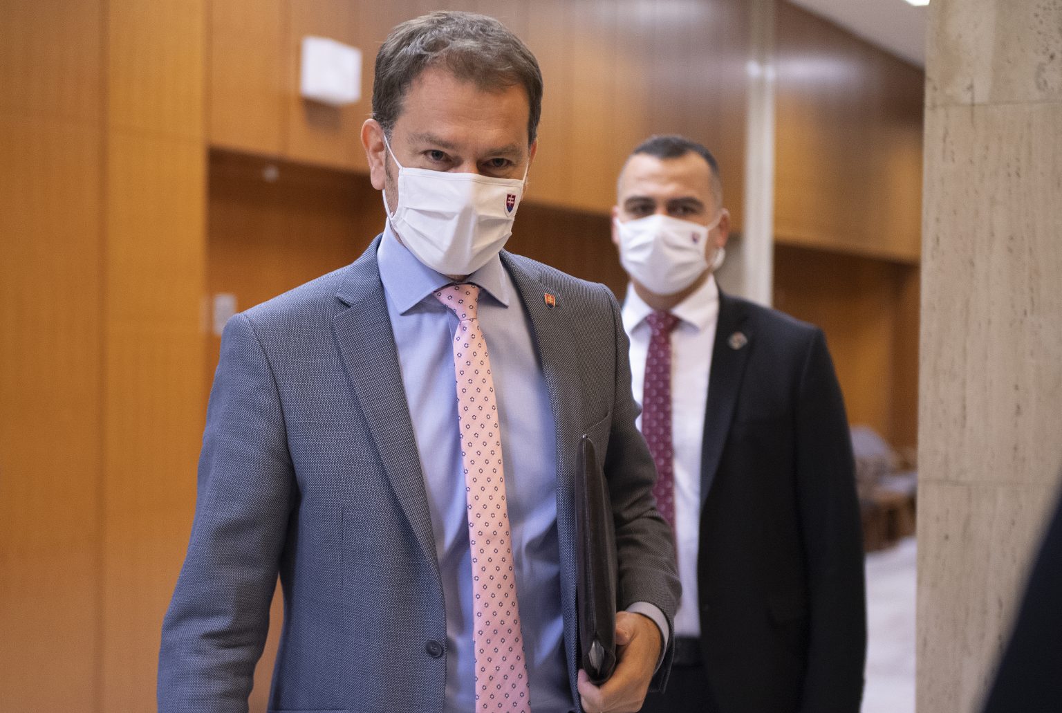 Na snímke predseda vlády SR Igor Matovič (OĽaNO) prichádza na 51. schôdzu vlády SR 11. novembra 2020 v Bratislave. Foto: Pavel Neubauer/TASR 