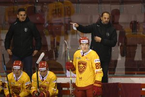 V hokejovej extralige dobiehajú korona resty