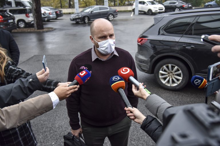 Naď: 17. november patrí slušným ľuďom a nie fašistom, komunistom a mafii