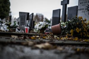 Zajtra pôjdem na cintorín