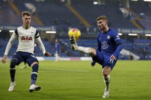 Mourinhov Tottenham na Stanford Bridge veľa nepredviedol, vrátil sa však na čelo tabuľky