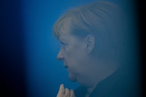 Rok bez Merkelovej a vyzerá to ako večnosť