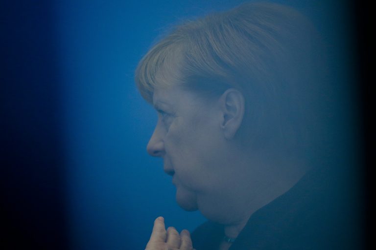 Rok bez Merkelovej a vyzerá to ako večnosť