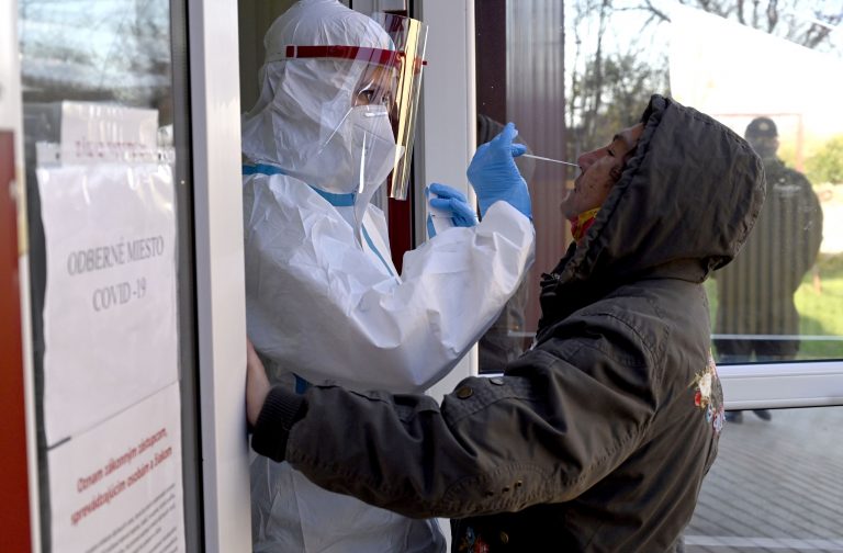 Pandemická situácia sa zhoršuje. Aj správnu metódu sme čiastočne pokazili