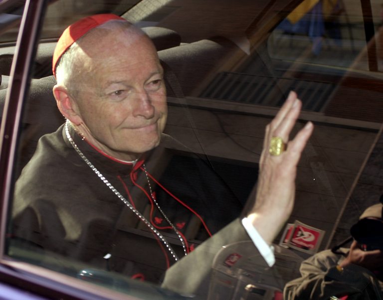 Bývalý kardinál nie je pre demenciu kompetentný postaviť sa pred súd za zneužívanie