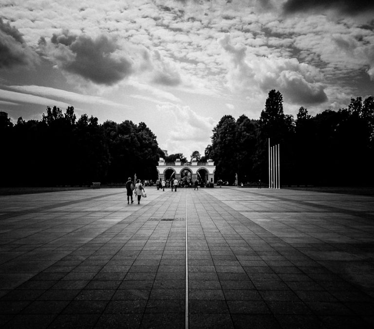 Hrob neznámeho vojaka v centre Varšavy. Foto: Picowatt/flickr.com