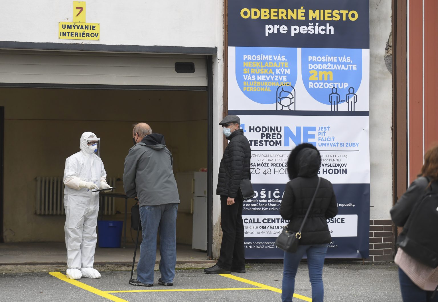 Testovanie na COVID-19 (Zdroj: TASR)