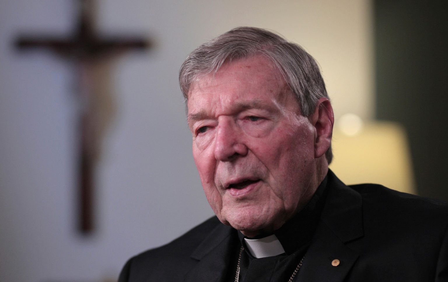 Austrálsky kardinál George Pell počas interview v Sydney po jeho prepustení z väzenia. Foto: TASR/AP