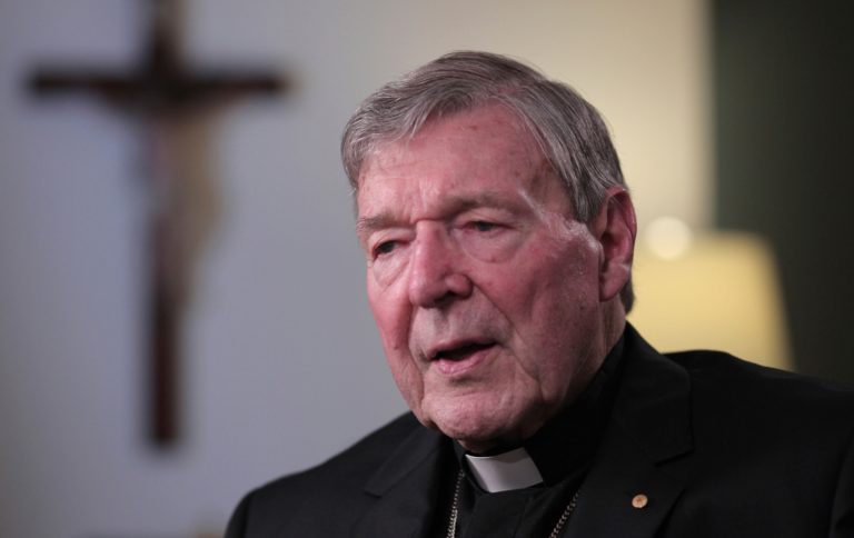 Obetným baránkom aj po smrti? Austrálsky súd pripustil žalobu proti zosnulému kardinálovi Pellovi 