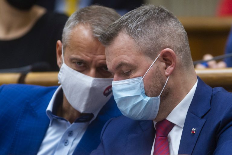 Peter Pellegrini (vpravo) a Richard Raši. Foto: Jakub Kotian/TASR