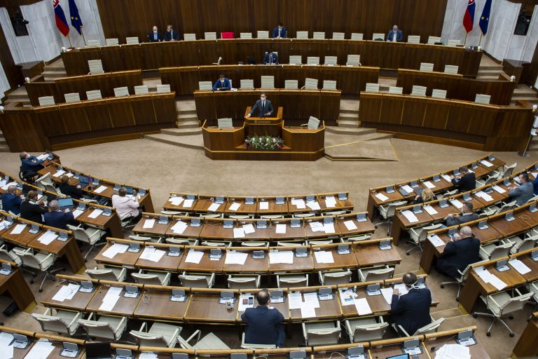 Poslanec SaS: Zákony  meníme podľa toho, čo si Matovič vymyslí na Facebooku