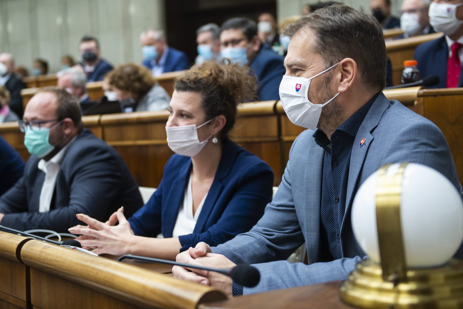 Ilustračná foto: Igor Matovič a poslankyňa Jana Garstková Majorová (OĽaNO) počas hlasovania o štátnom rozpočte. Jakub Kotian/TASR