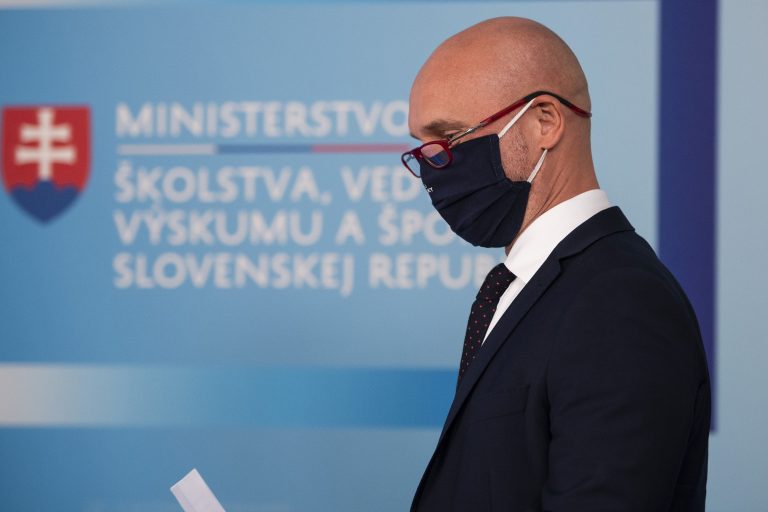 Školy ostanú aj budúci týždeň zatvorené, zmeny prídu až v priebehu januára