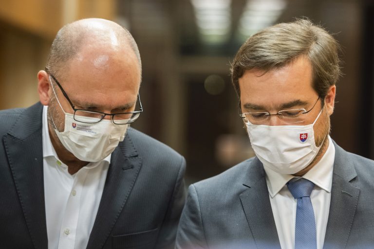 Ďalšie obmedzenia prídu od pondelka, hrozí vianočný zákaz vychádzania