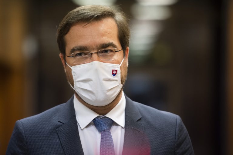 Krajčí: Slovensko môže od zmluvy na Sputnik V odstúpiť, ak budú meškať dodávky vakcíny