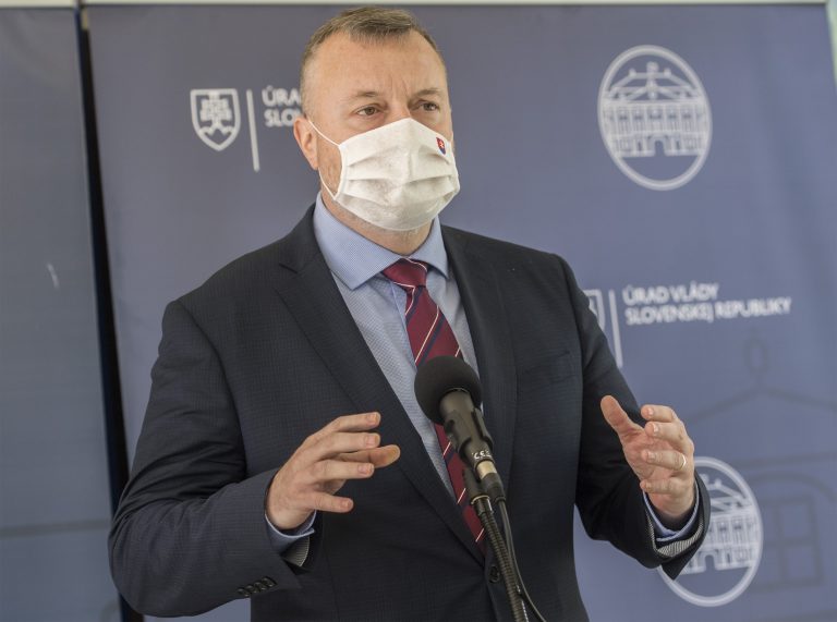 Krajniak navrhne odloženie splatnosti odvodov