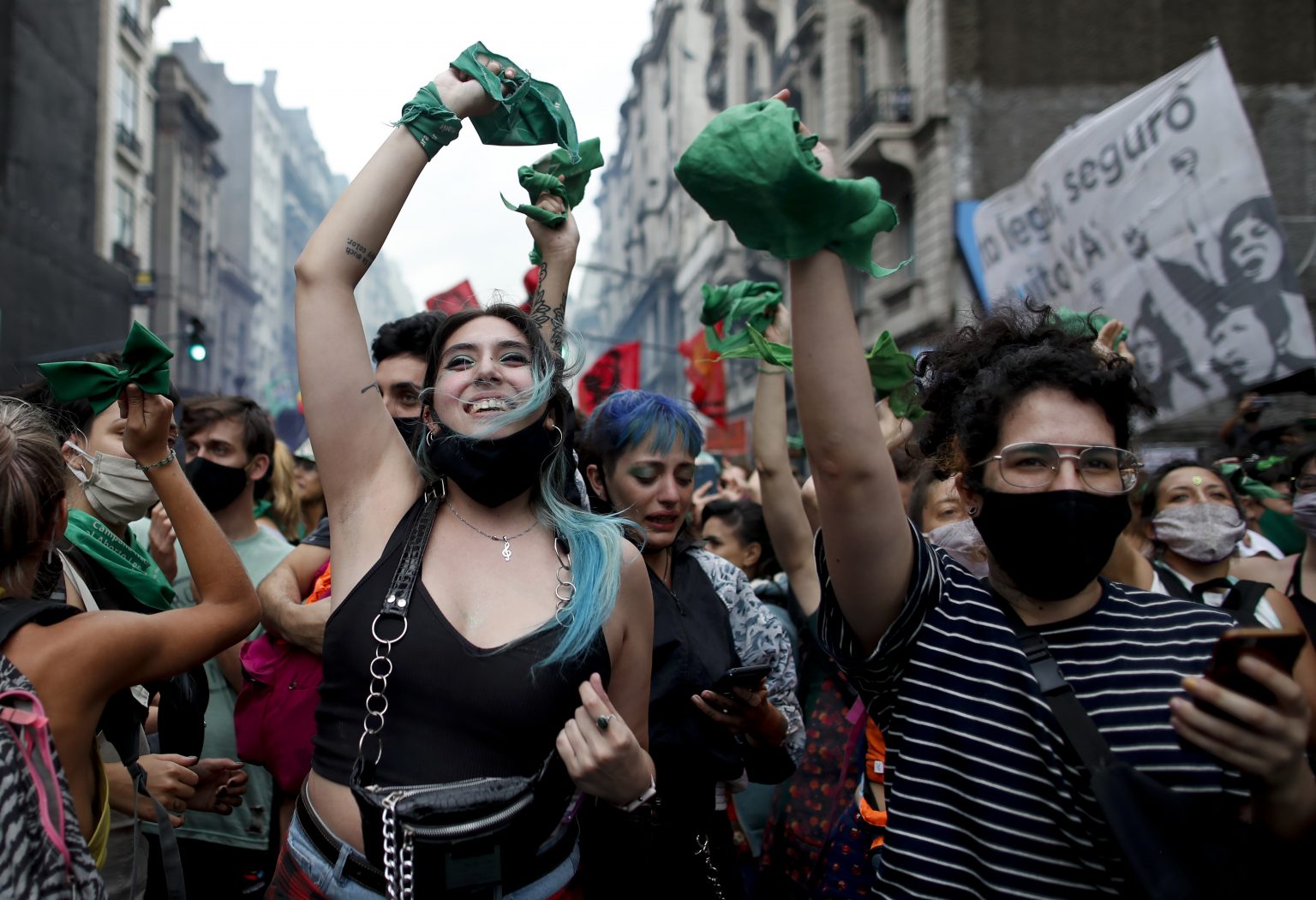 Oslavy schválenia potratov v uliciach Buenos Aires. Foto: TASR/AP