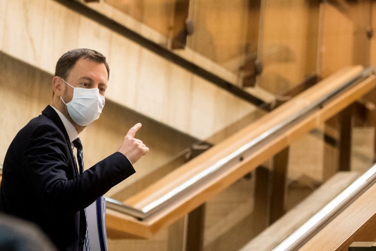 Zatvárať ekonomiku nebude treba. Stanovisko k Sputniku bude známe budúci týždeň