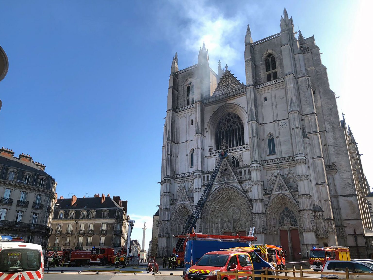 Požiar katedrály v apríli 2019. Foto: TASR/AP