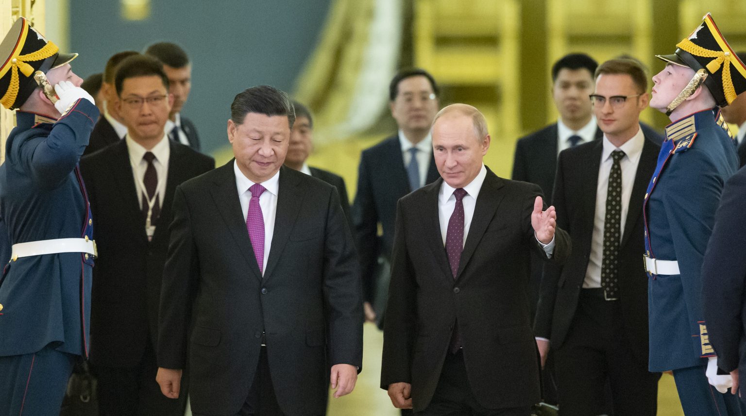Na snímke zľava čínsky prezident Si Ťin-pching a ruský prezident Vladimir Putin počas stretnutia v Kremli v Moskve. Foto: TASR