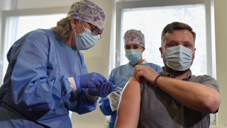 Očkovanie proti ochoreniu COVID-19. Foto: Lukáš Grinaj/TASR